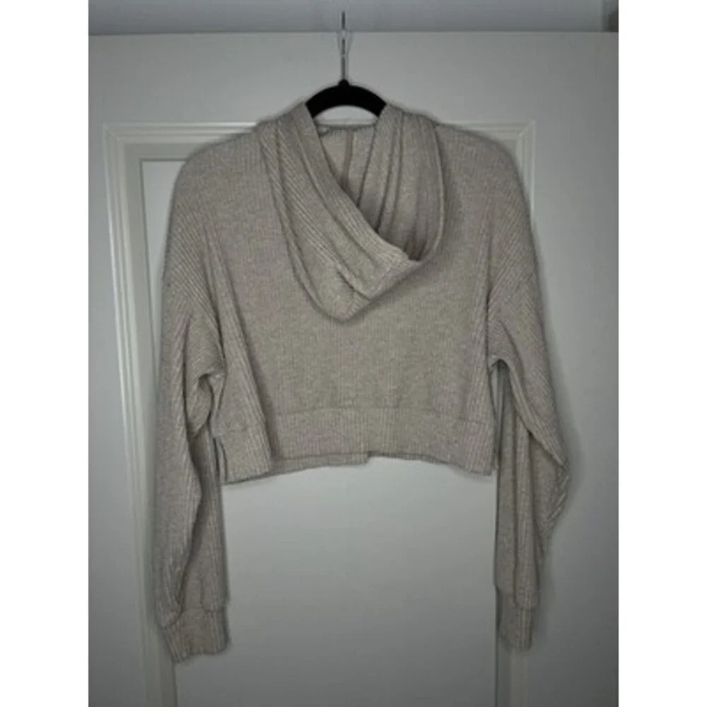 Alo Yoga Muse Hoodie in Gravel Size Small Cropped Ribbed